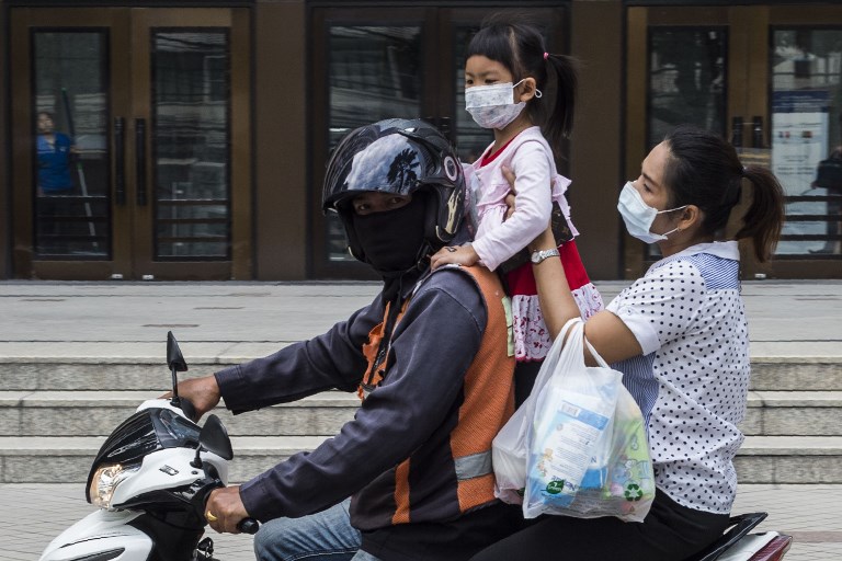 Bangkok sedang bergulat dengan kekurangan masker karena kabut asap yang menyelimuti kota