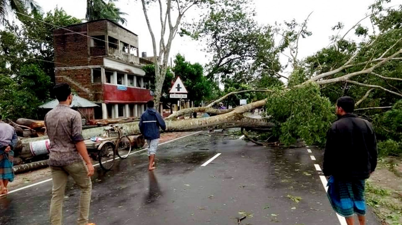 Topan Bulbul merenggut 7 nyawa di Bangladesh