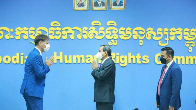 Komite hak asasi manusia Kamboja, utusan Prancis berbicara tentang hak
