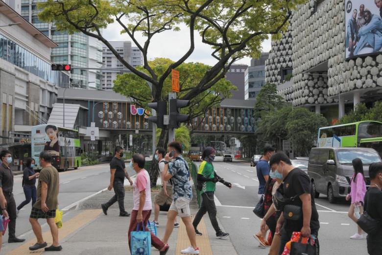 Singapura mengalami angka tertinggi baru yaitu lebih dari 26.000 kasus Covid-19;  permintaan masyarakat untuk mengunjungi rumah sakit hanya dalam keadaan darurat