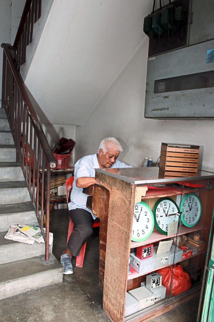 Malaysian watch repairman, 81, shows no signs of stopping-1