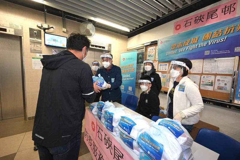 Carrie Lam joins in handing out anti-virus bags to 3 million HK households a4