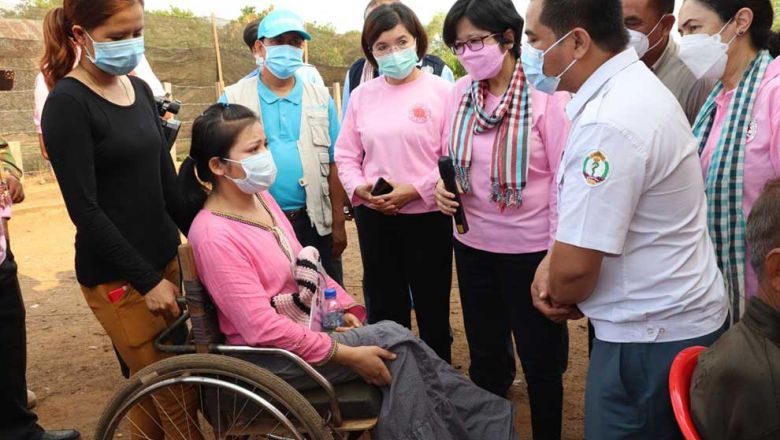 Perdana Menteri Kamboja mengatakan setiap orang harus mendapatkan suntikan Covid-19 yang ketiga setelah bantuan Tahun Baru Khmer