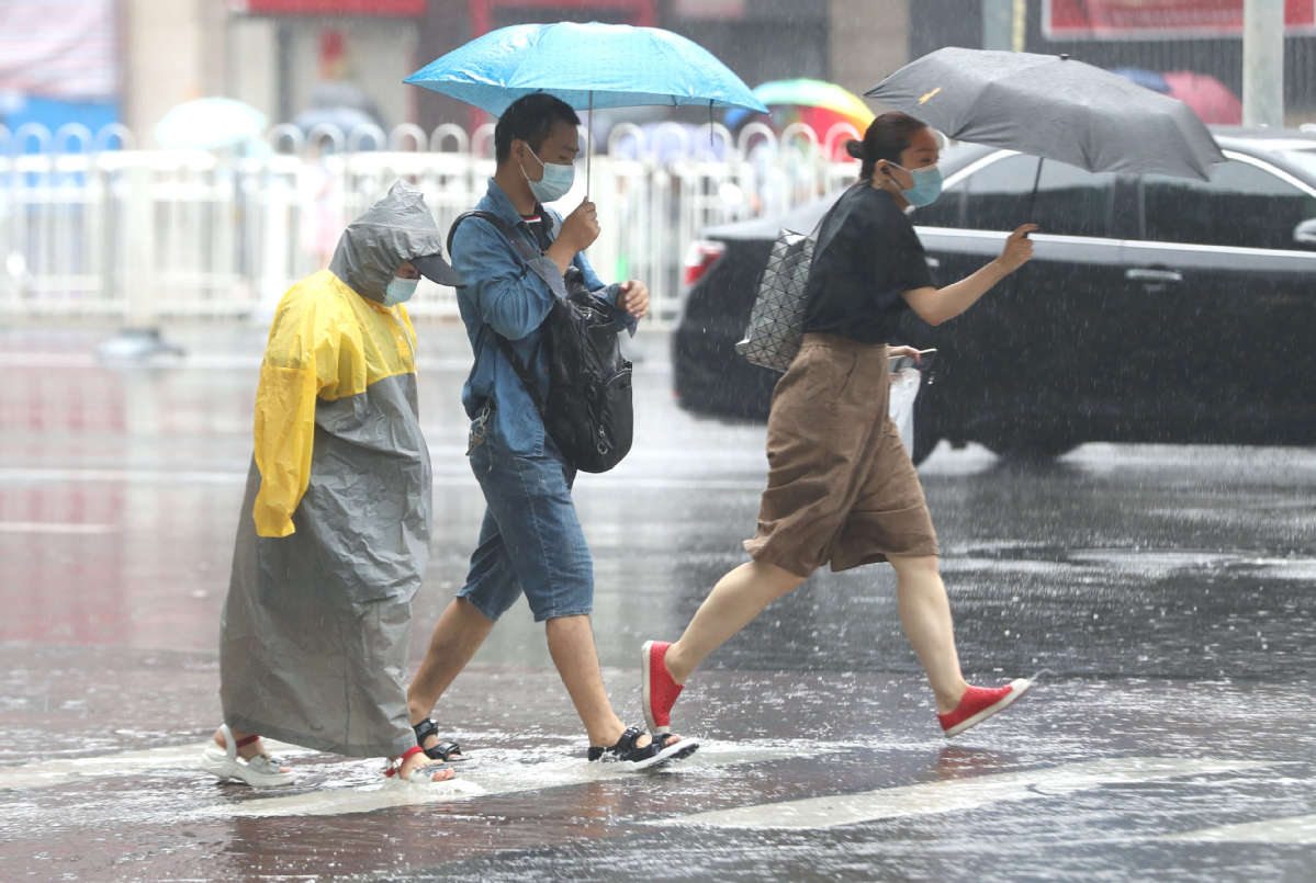 Ливень. Дождь в Китае. Погодные условия. Уровень жизни в Китае.