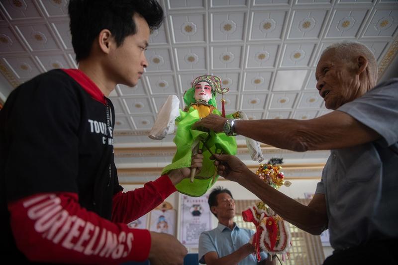 Perwayangan tradisional memperbaharui budaya di Heinitang a55