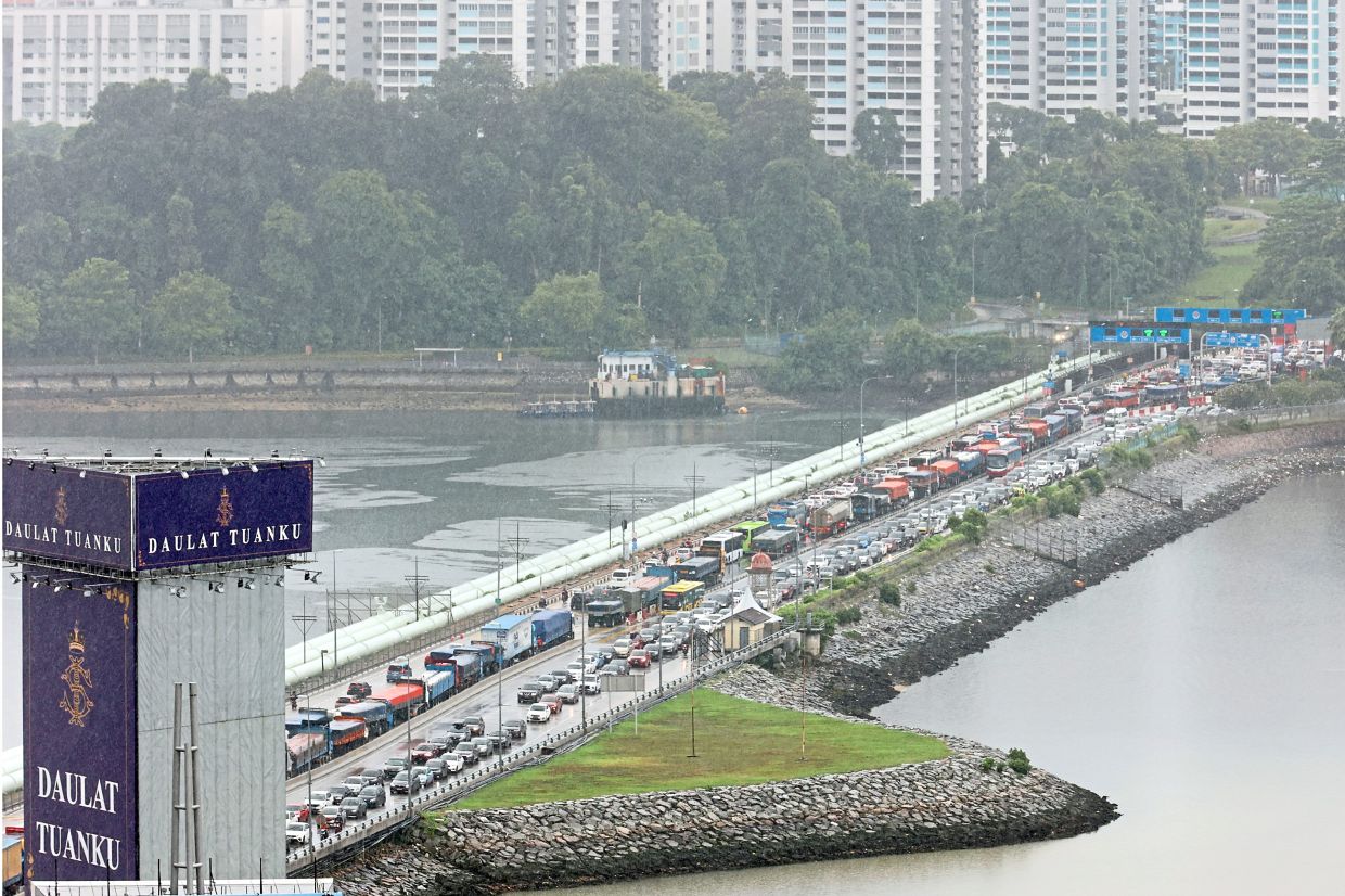 Masalah di Causeway sejak dibuka kembali lebih dari sebulan yang lalu