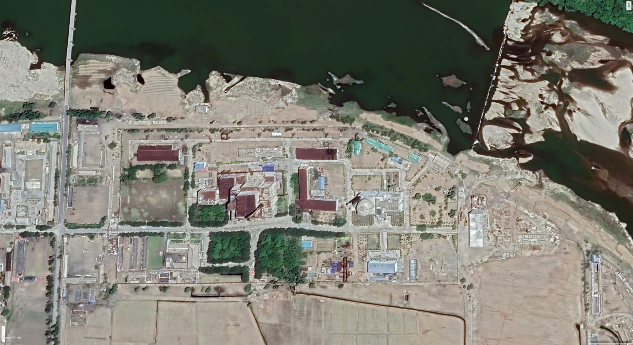 Meskipun hujan lebat, Korea Utara mengoperasikan reaktor nuklir utama di Yongbyon
