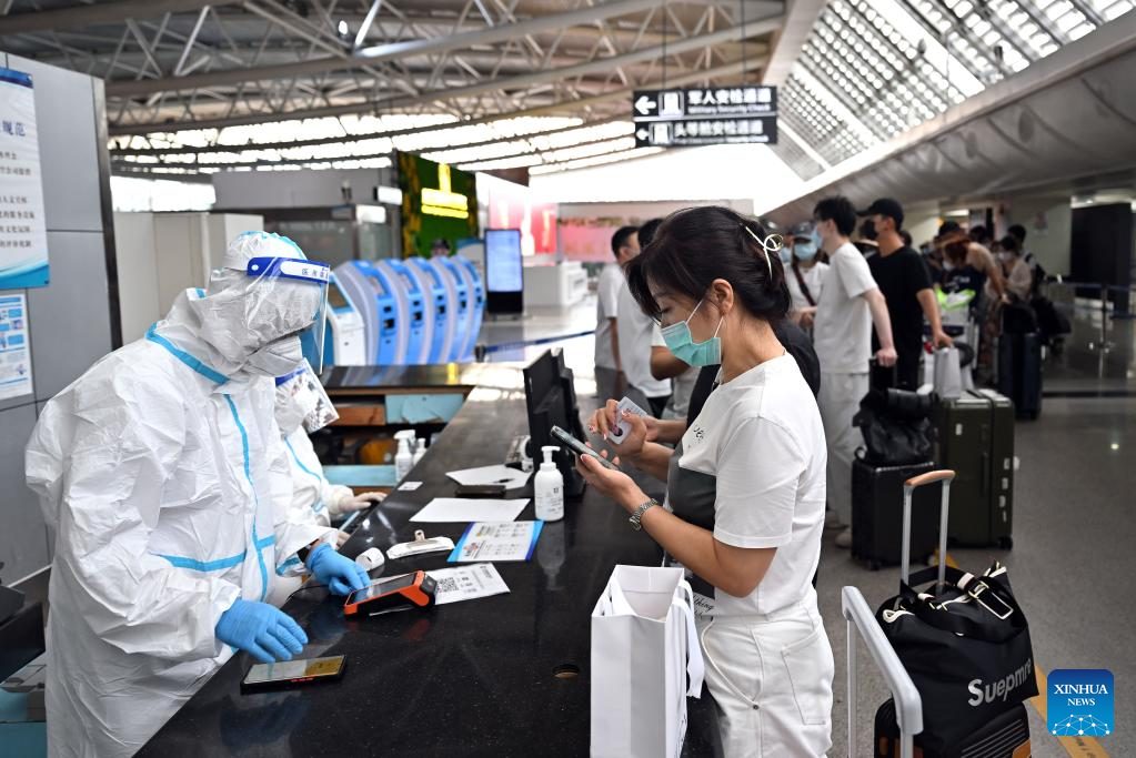 Lebih banyak turis yang pulang dari Hainan di tengah wabah