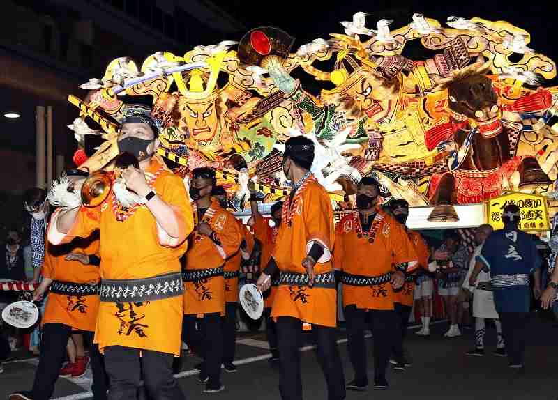 Festival lokal Jepang berupaya menghasilkan karbonasi