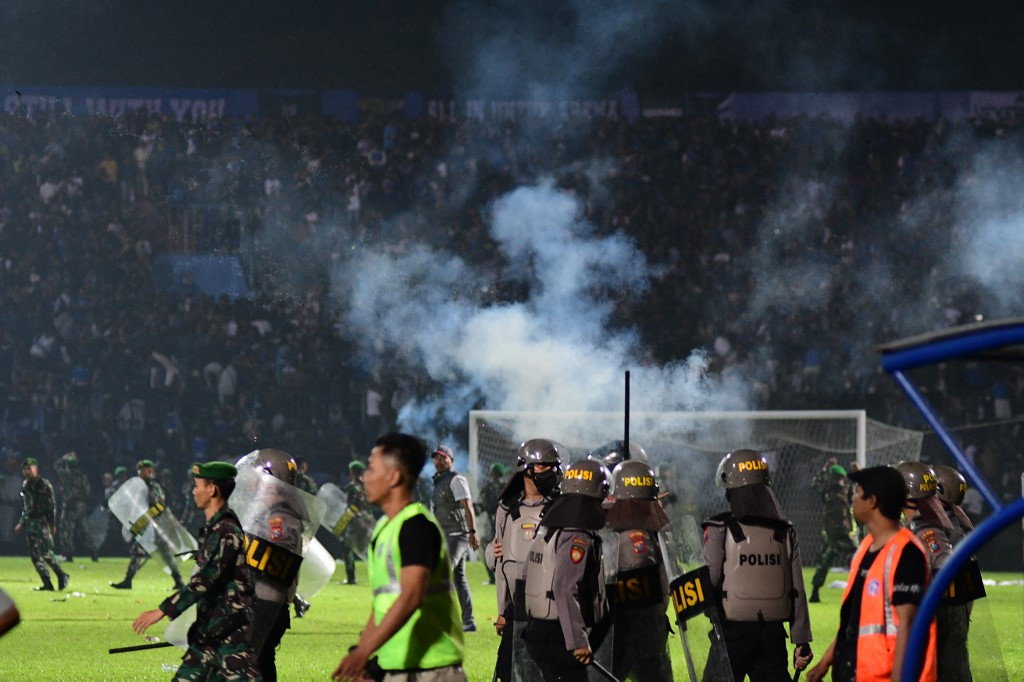 Sorotan kembali pada kepolisian setelah Indonesia menghindari sanksi FIFA