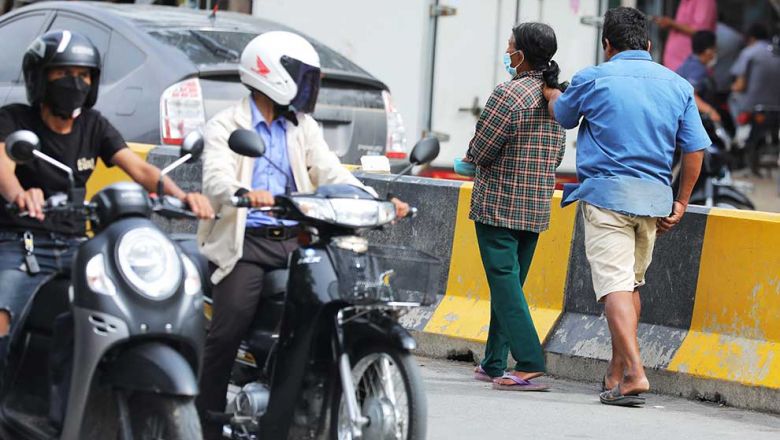 ‘Kesulitan ekonomi’ mendorong penyanyi penyandang disabilitas di Kamboja turun ke jalan