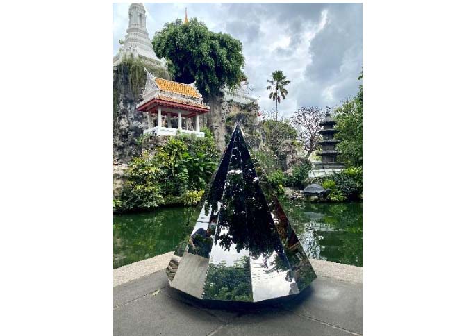 “Leave Here Your Fears” by Alicia Framis at Wat Prayoon (Image courtesy of the artist and Bangkok Art Biennale) 