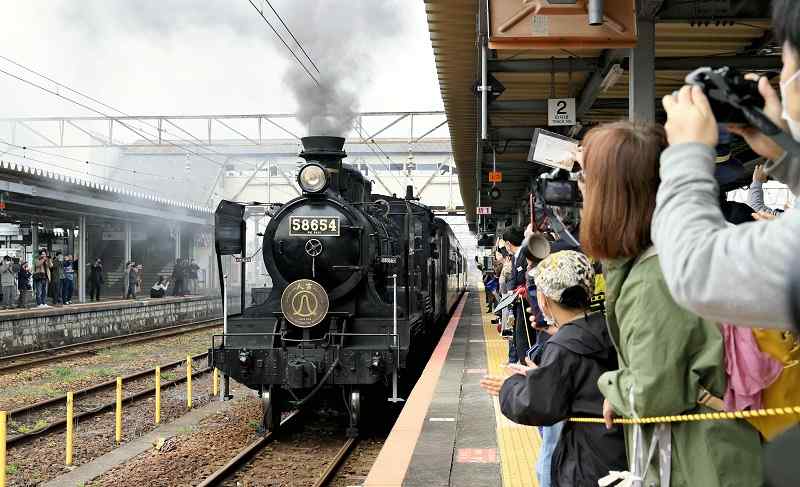Japan's oldest steam locomotive celebrates 100 years old