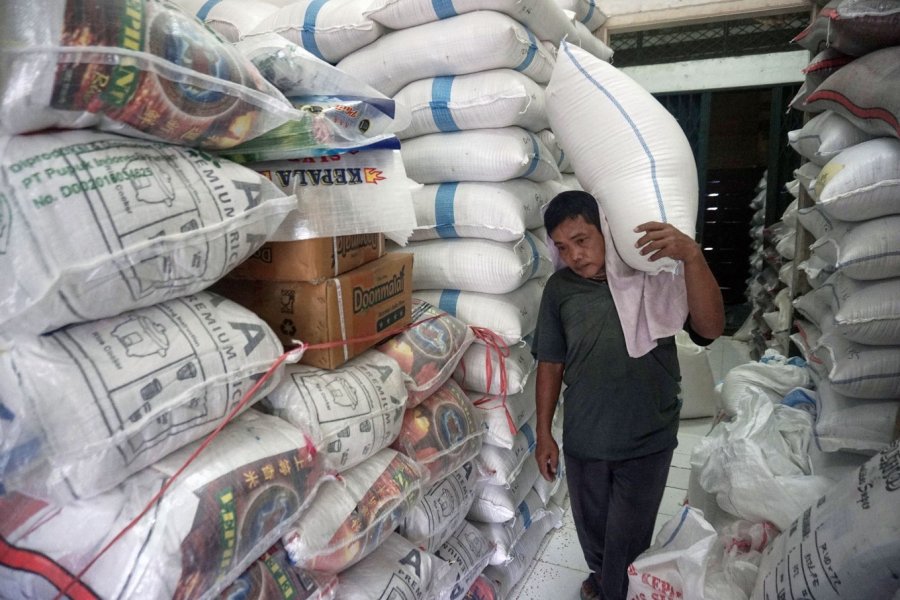 Silakan dan masukkan nasi