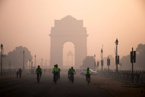 Kabut tebal, gelombang dingin terjadi di Delhi;  suhu minimum pada 5 derajat C