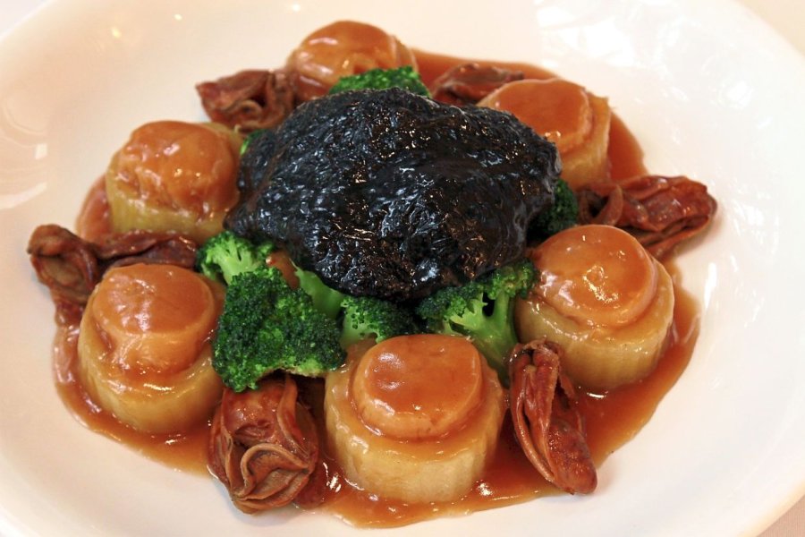 BRAISED MELON RING WITH DRIED SCALLOPS, OYSTERS AND FAT CHOY