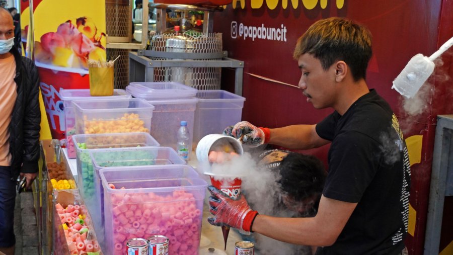 Pemerintah Indonesia menyerukan kewaspadaan setelah keracunan makanan pada anak-anak