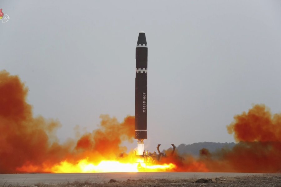 Ketegangan memuncak di semenanjung setelah peluncuran rudal Korea Utara dan latihan sekutu