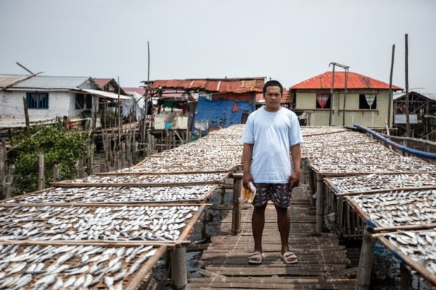 Fishers urged not to venture into Manila Bay, told it’s ‘dead’