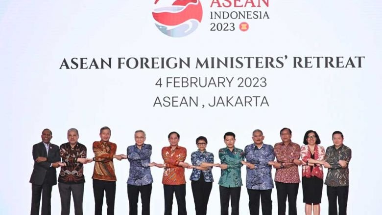 Para menteri luar negeri ASEAN memperbarui seruan untuk terlibat dengan Myanmar