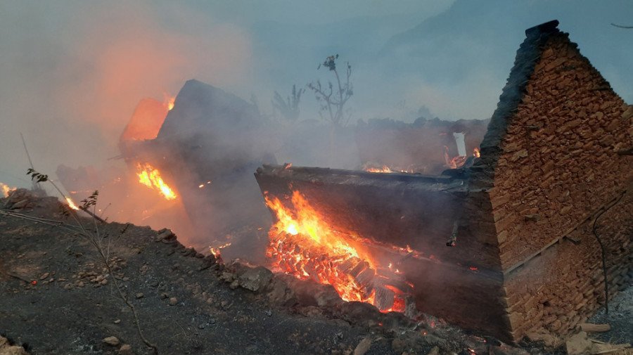 Saat musim kebakaran hutan dimulai, pihak berwenang memperingatkan masyarakat akan risiko yang ada