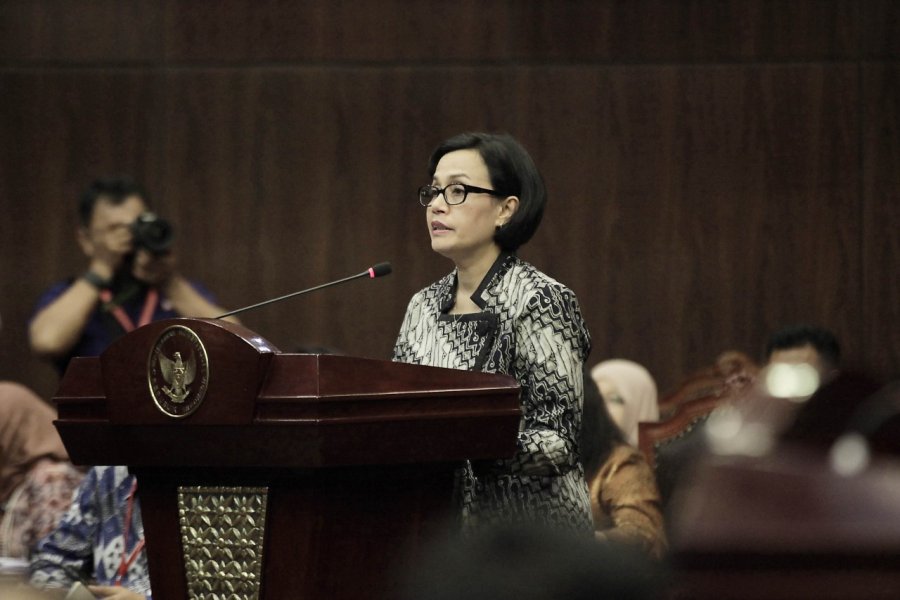 Menteri Keuangan Indonesia, Sri Mulyani, bekerja sama dengan menteri senior Mahfud untuk mengatasi korupsi