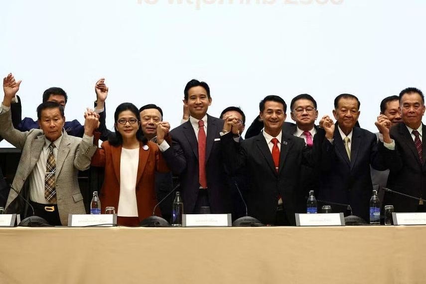 Partai Maju Maju yang menang di Thailand mengumumkan koalisi 8 partai dengan maksud untuk membentuk pemerintahan