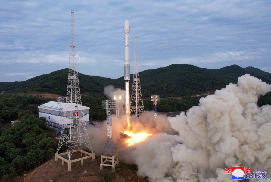 Bagaimana menyikapi peluncuran satelit Korea Utara