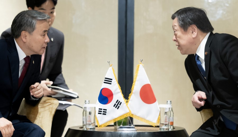 South Korea, Japan agree to bury hatchet on radar dispute, boost data sharing