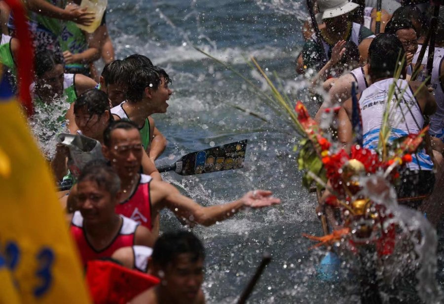 Return of the dragon: Hong Kong welcomes back drum beats and crowds for  Dragon Boat Festival, but race turnout still below pre-pandemic levels