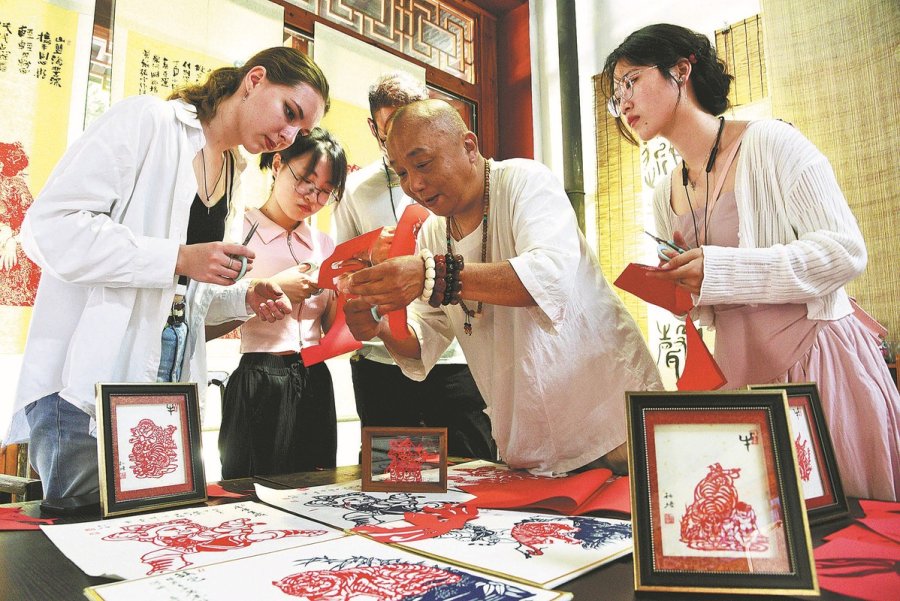 Chinese culture provides extra attraction for foreign students