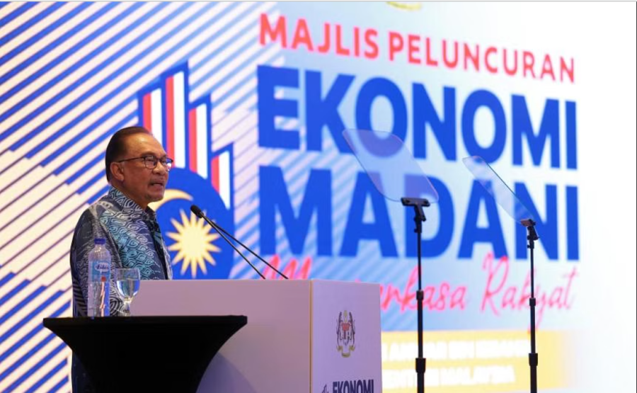 Anwar memperkenalkan rencana untuk menaikkan upah, meningkatkan perekonomian Malaysia menjelang pemilu