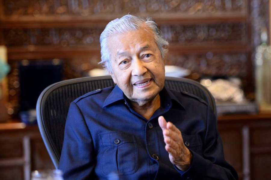 Menulis ulang sejarah dengan cara Mahathir