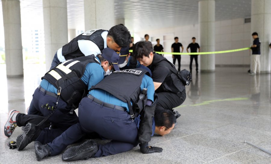 Korea Selatan akan mempersenjatai petugas polisi dengan senjata yang tidak terlalu mematikan