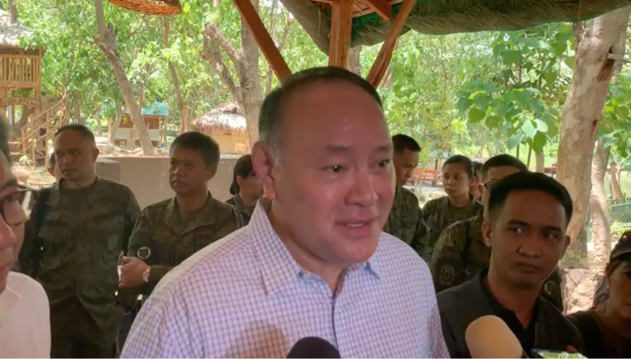 Menteri Pertahanan Filipina meminta Tiongkok untuk menghentikan ‘invasi’ melalui pelecehan dan pembangunan struktur di Laut Filipina Barat