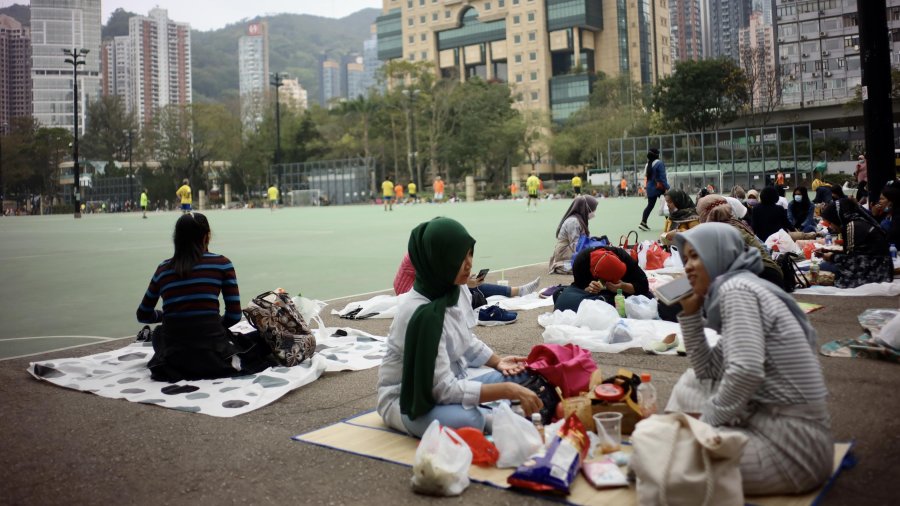 Mempekerjakan pembantu rumah tangga asal Indonesia diperkirakan akan memakan biaya lebih besar di Hong Kong