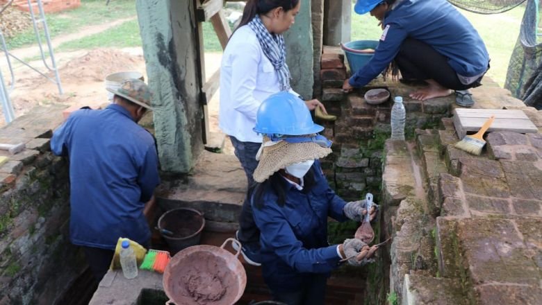 Dari pekerja garmen hingga penjaga: Para wanita yang merestorasi kuil Angkor