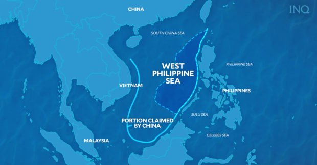 Dua kapal Angkatan Laut Tiongkok terlihat saat Amerika Serikat dan Filipina bersama-sama berpatroli di Laut Filipina Barat