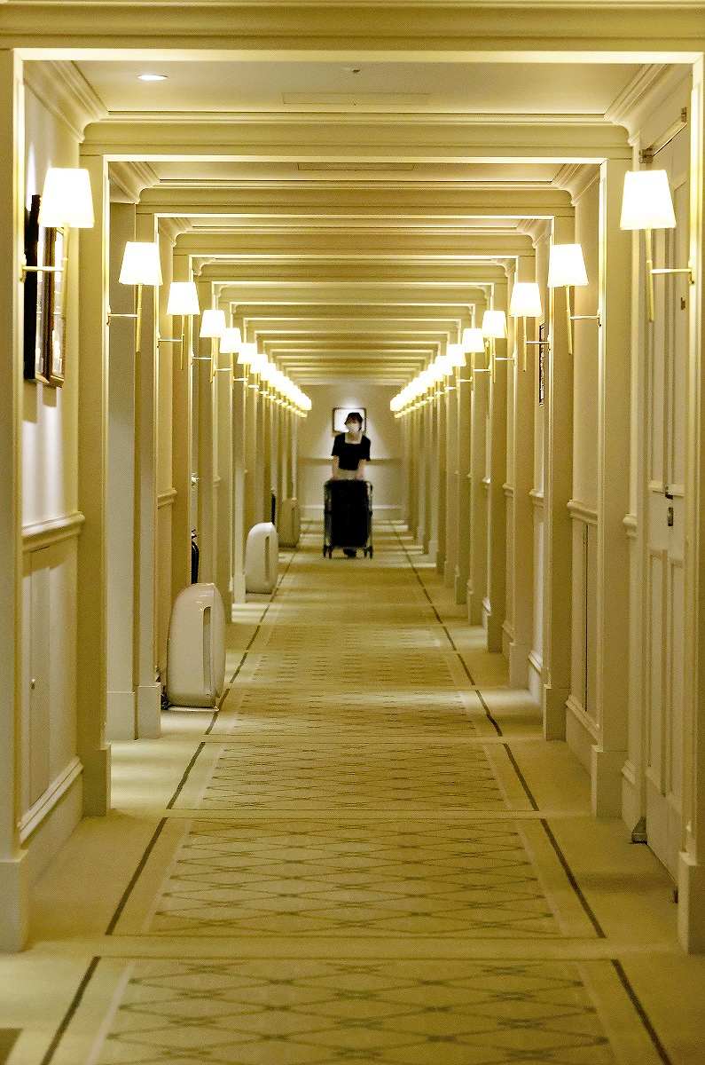 The corridor that runs through the long building tempts visitors to walk all the way to the end. THE YOMIURI SHIMBUN