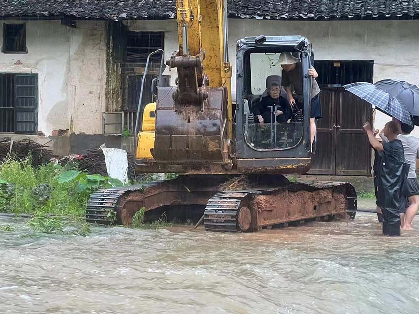 Record rain, floods hit parts of Hunan province