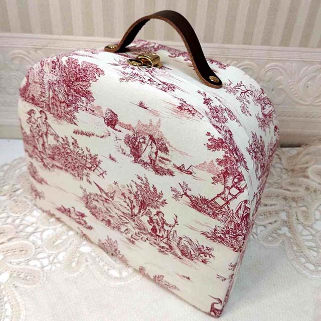 For those far from the Olympics, the art of cartonnage brings a touch of France