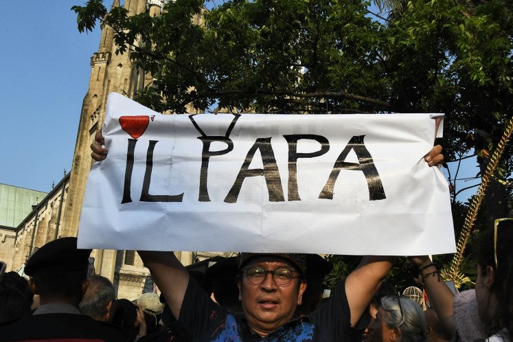 From telegram blessings to common car, Pope shows kindness, humility in Jakarta trip