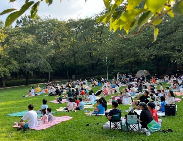 Arrival of fall in South Korea calls for more outdoor festivals