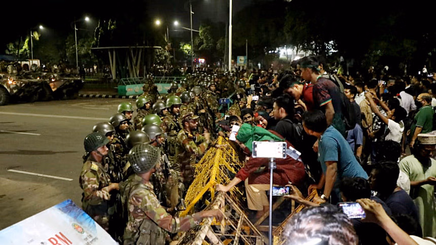 5 hurt as protesters demanding Bangladesh president’s resignation clash with police in Dhaka