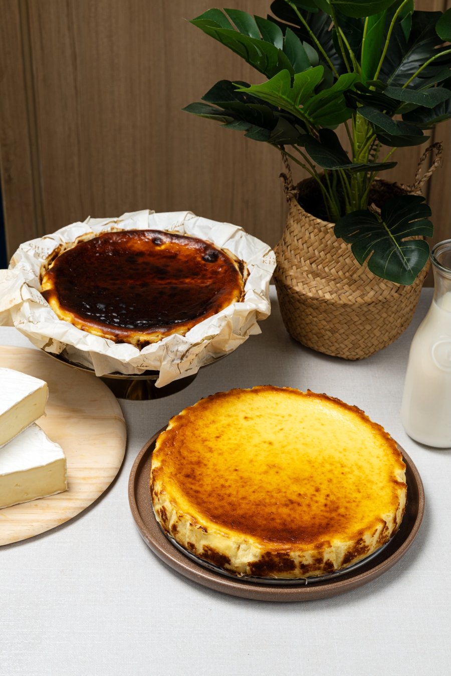 Do you like your cheesecake trendy or traditional? Honestly, have both