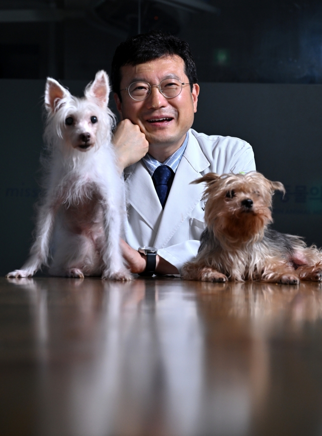 To heal tiny animals, South Korean vet turns to creativity