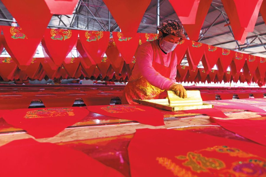 Lanterns light way for Shanxi village