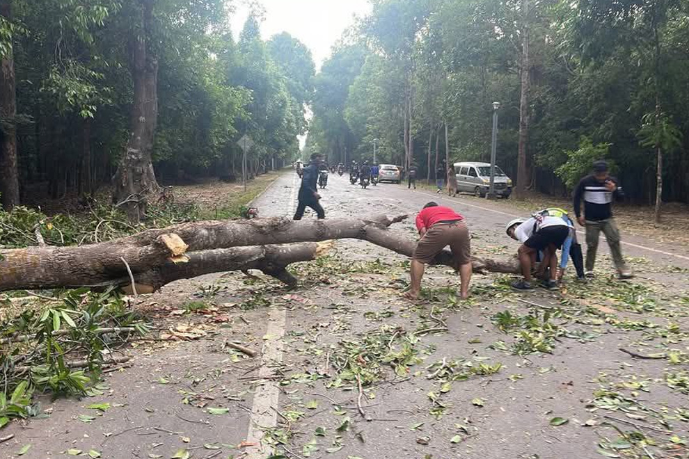 One killed, ten injured as storms strike Cambodia’s Siem Reap