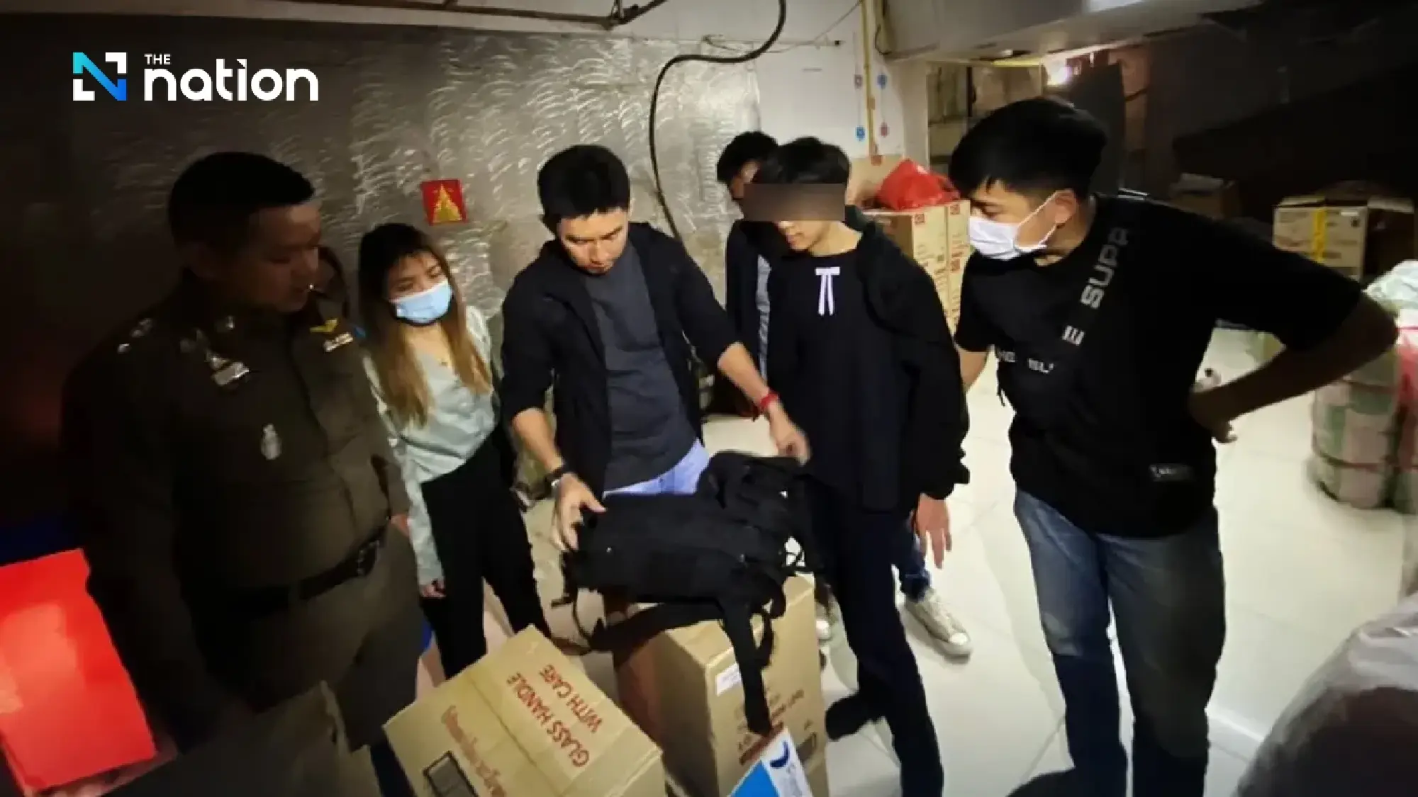 Thai man hides in Chiang Mai shopping mall to rob gold shop but traps himself