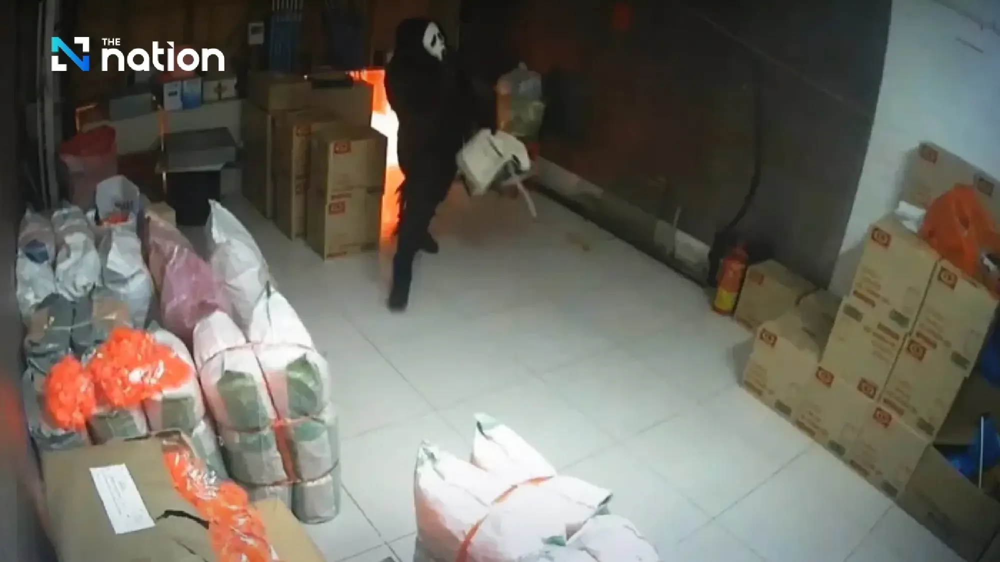 Thai man hides in Chiang Mai shopping mall to rob gold shop but traps himself